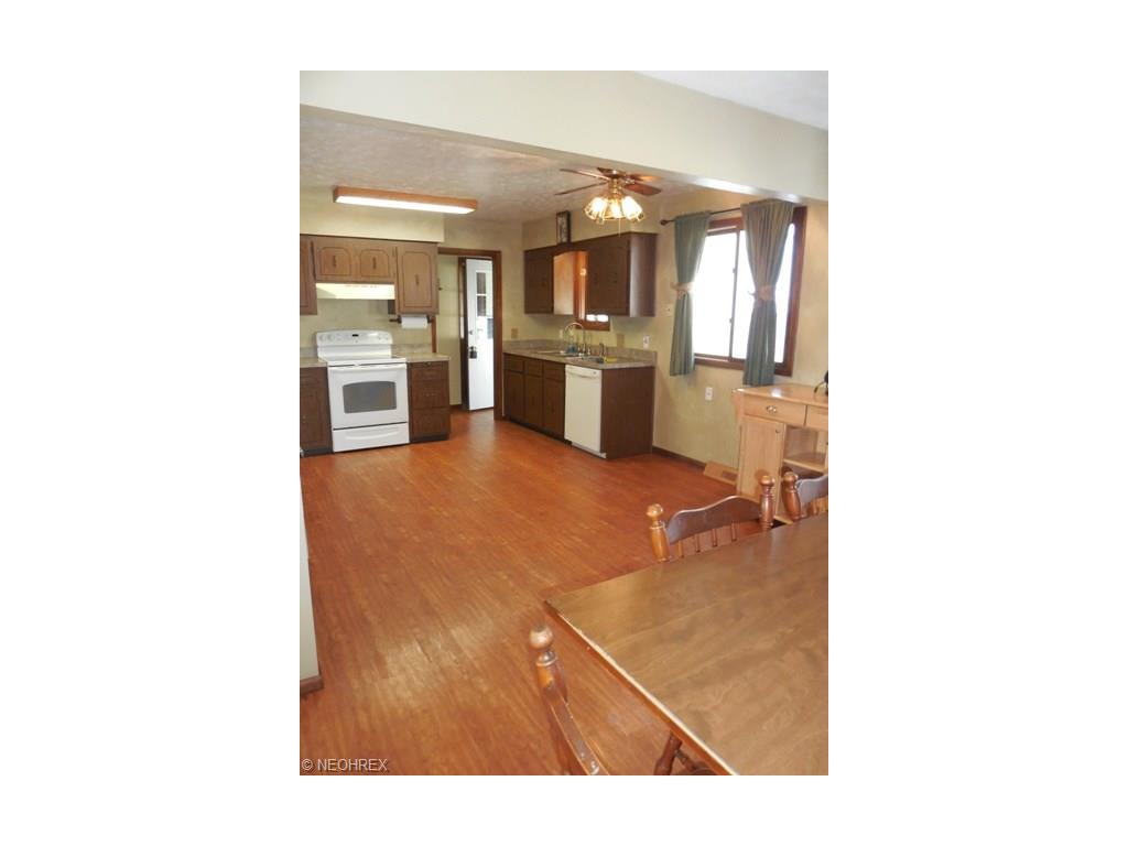 2106 Avalon Dr, Parma, OH 44134 photo 13
