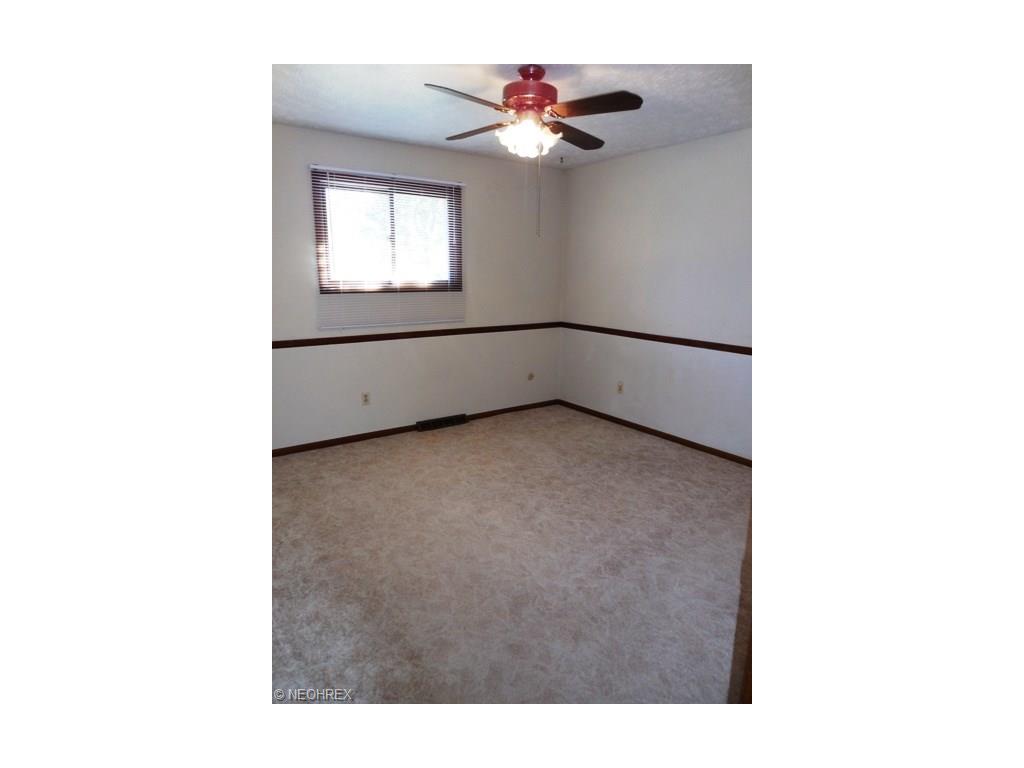 2106 Avalon Dr, Parma, OH 44134 photo 15