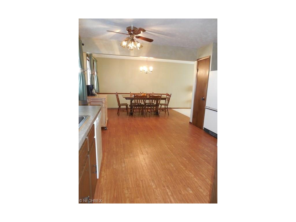 2106 Avalon Dr, Parma, OH 44134 photo 10