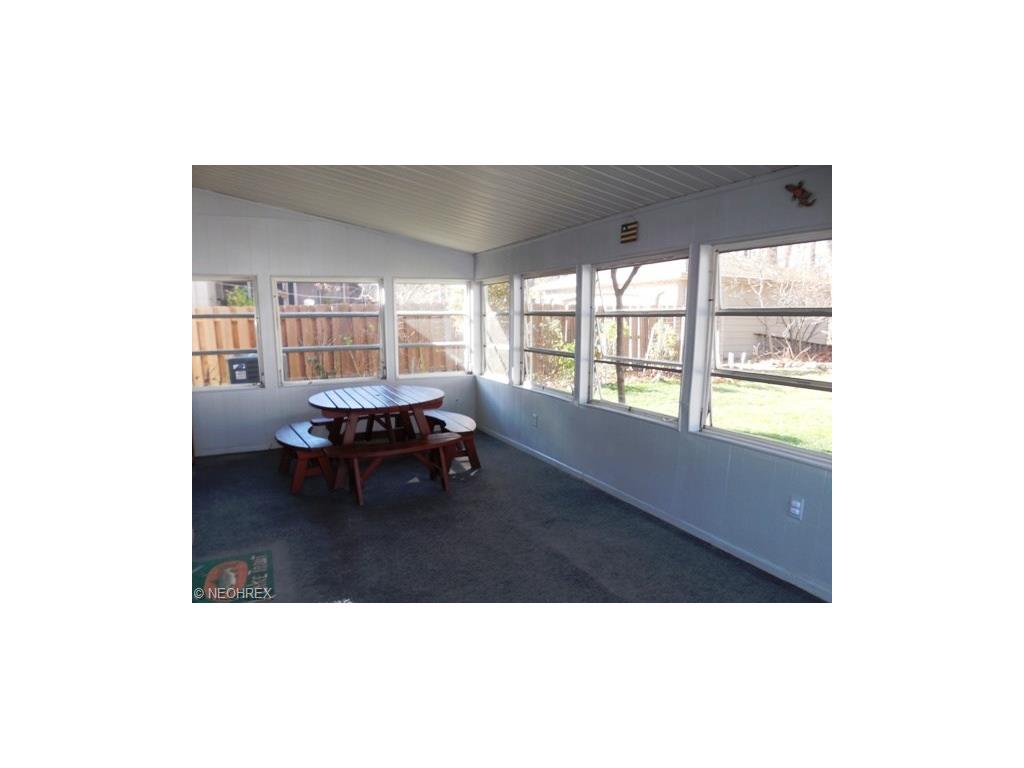2106 Avalon Dr, Parma, OH 44134 photo 6