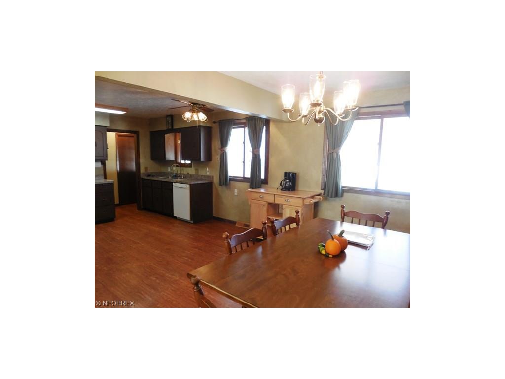 2106 Avalon Dr, Parma, OH 44134 photo 9