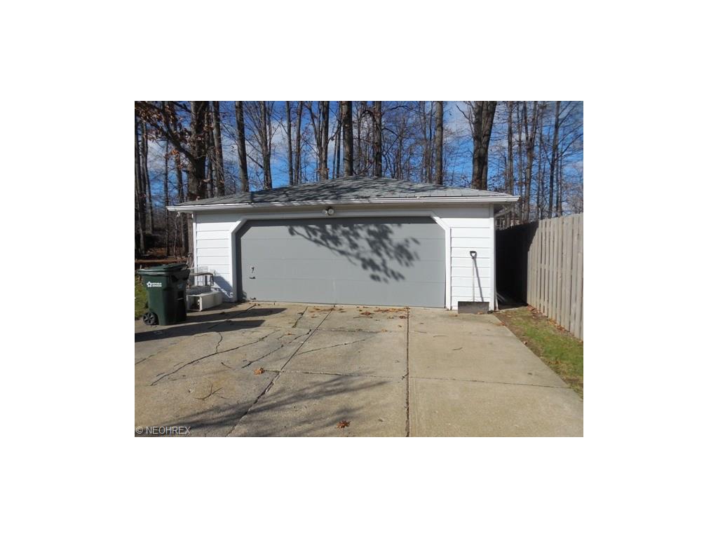 2106 Avalon Dr, Parma, OH 44134 photo 5