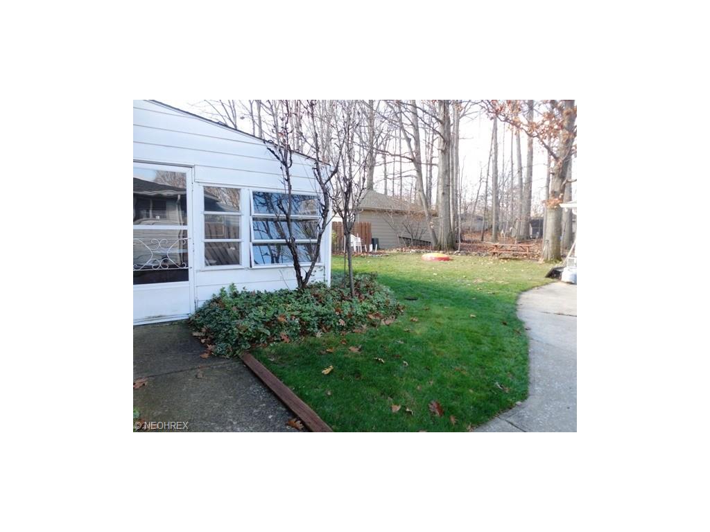 2106 Avalon Dr, Parma, OH 44134 photo 2