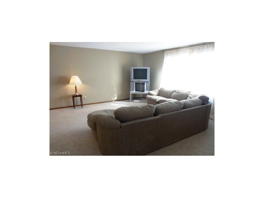2106 Avalon Dr, Parma, OH 44134 photo 11