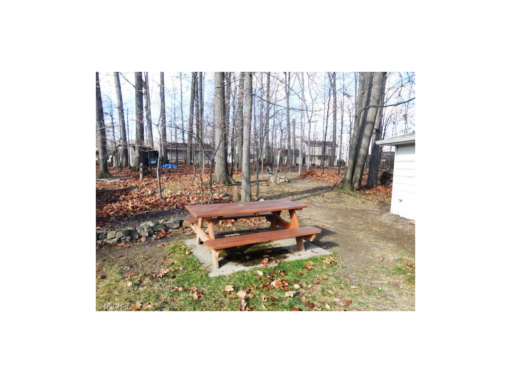 2106 Avalon Dr, Parma, OH 44134 photo 3