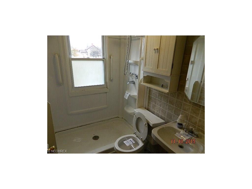1681 E 36th St, Lorain, OH 44055 photo 6