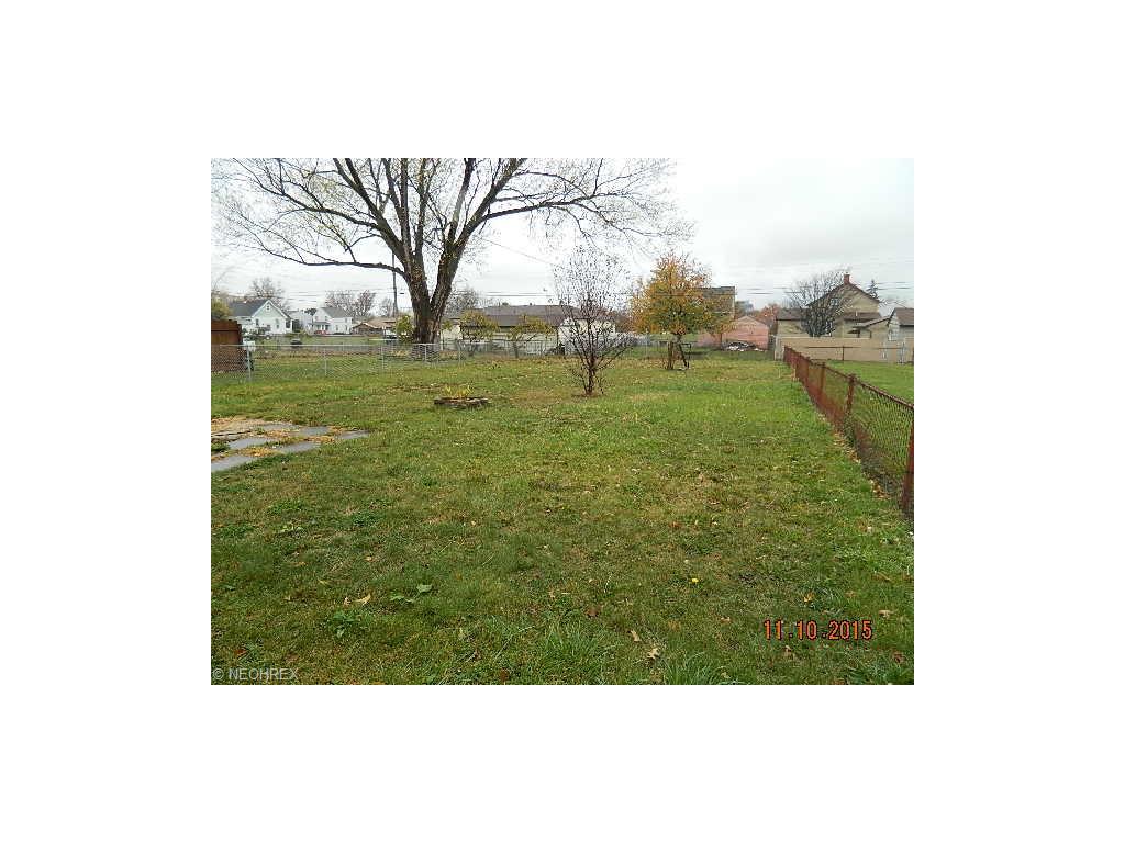 1681 E 36th St, Lorain, OH 44055 photo 3