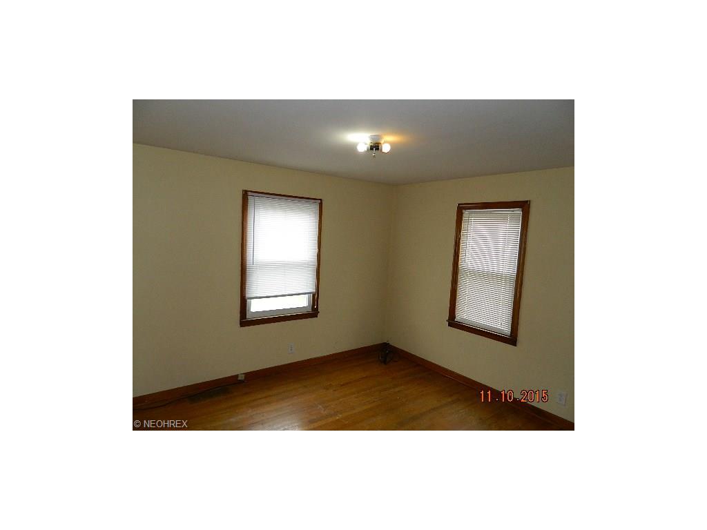 1681 E 36th St, Lorain, OH 44055 photo 4