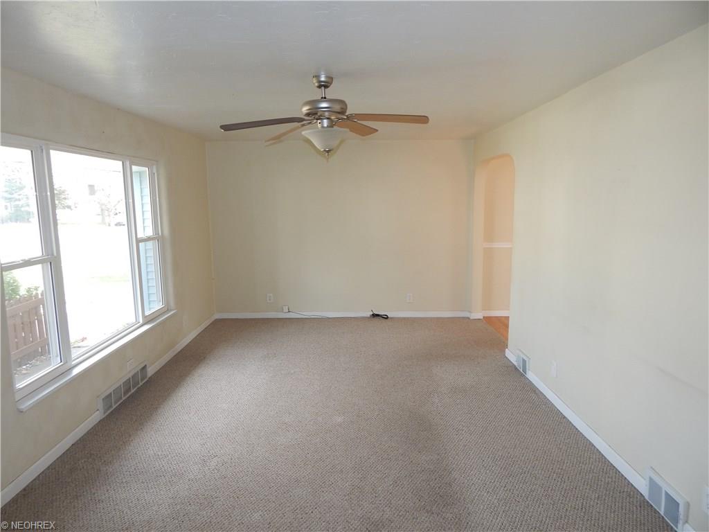328 High St, Elyria, OH 44035 photo 4