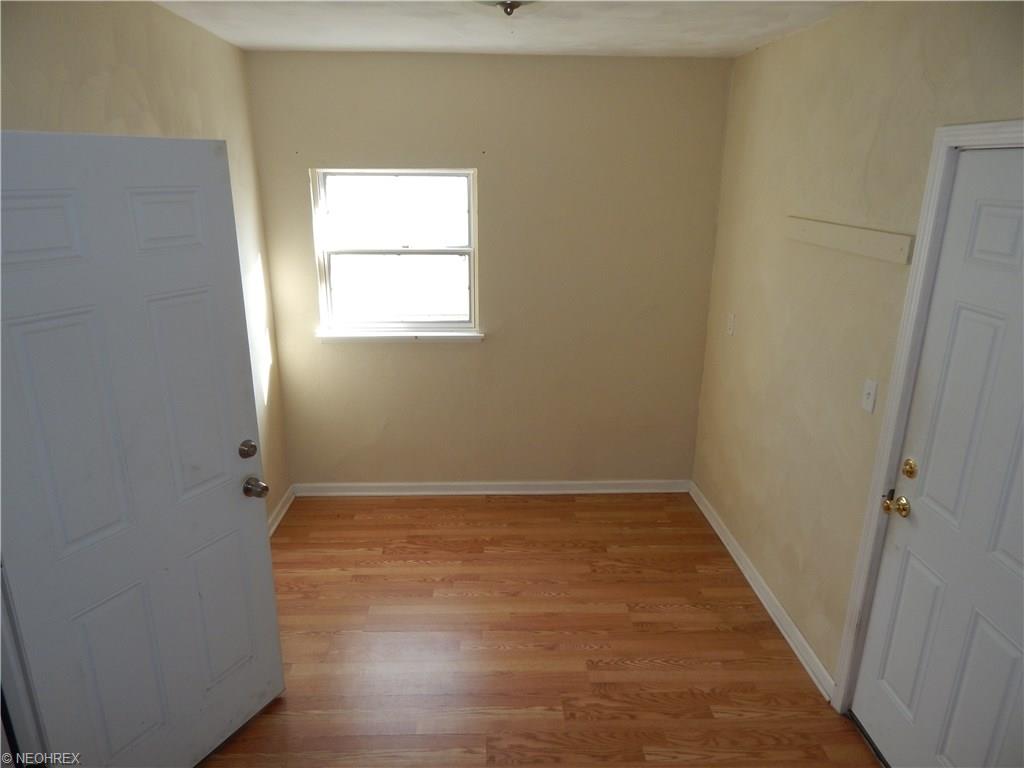 328 High St, Elyria, OH 44035 photo 8