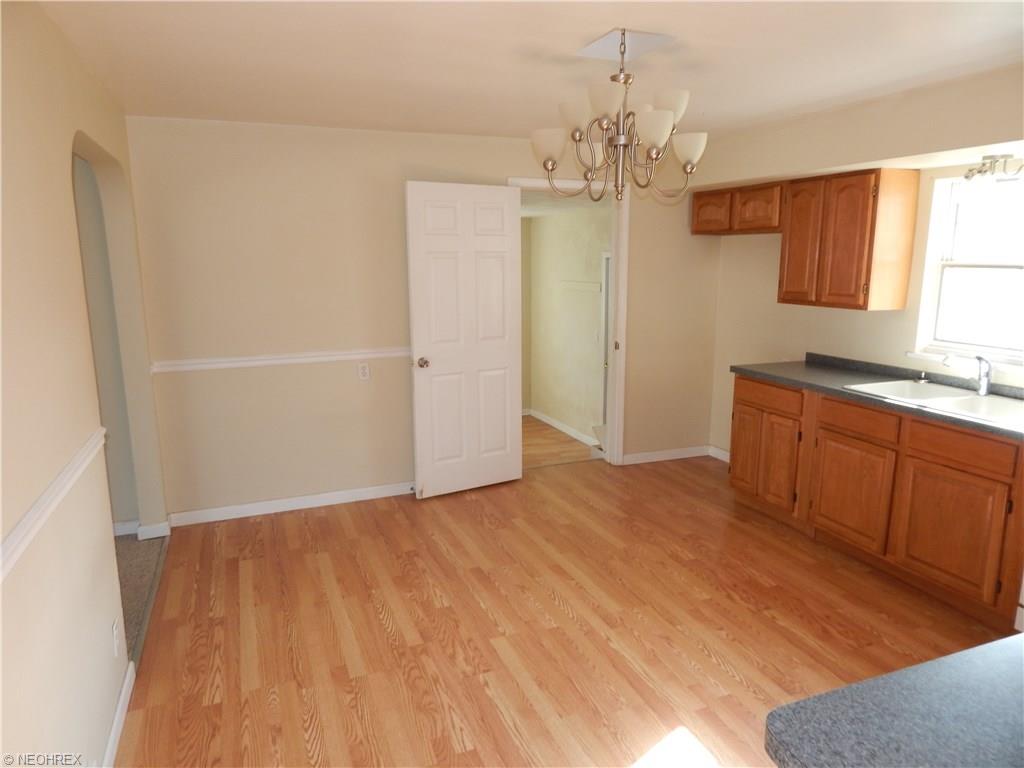 328 High St, Elyria, OH 44035 photo 6