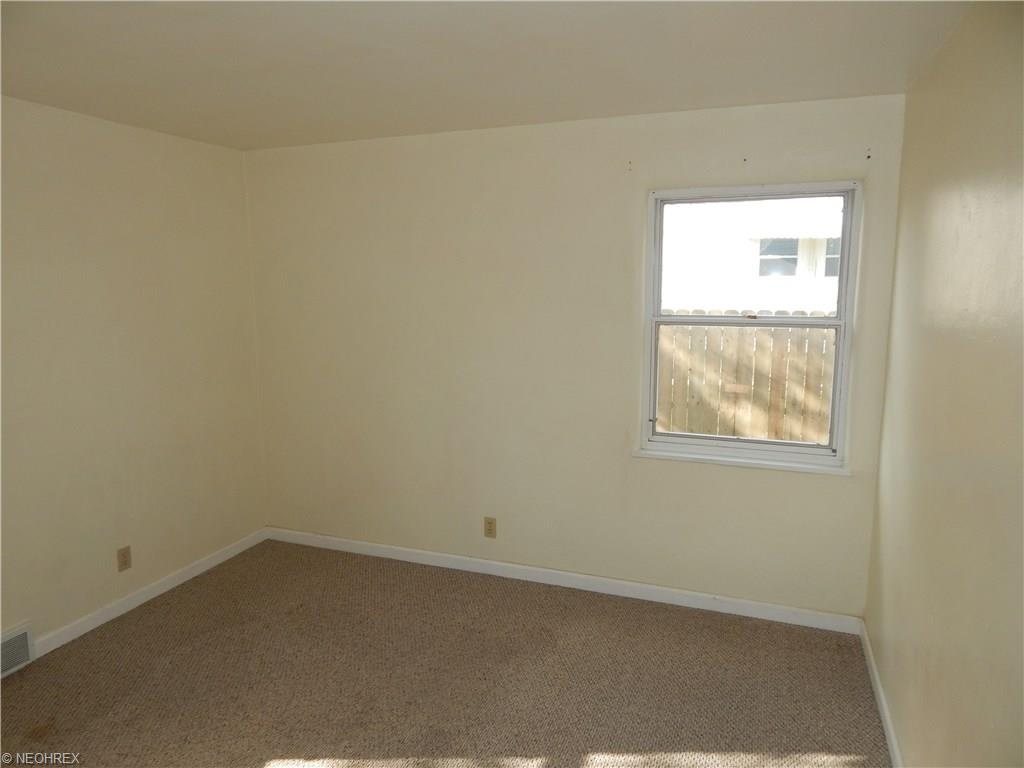 328 High St, Elyria, OH 44035 photo 9
