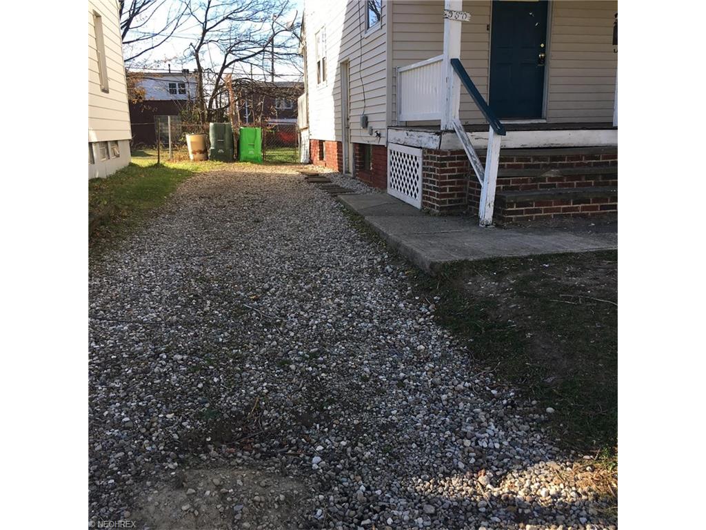 950 E 223rd St, Euclid, OH 44123 photo 9