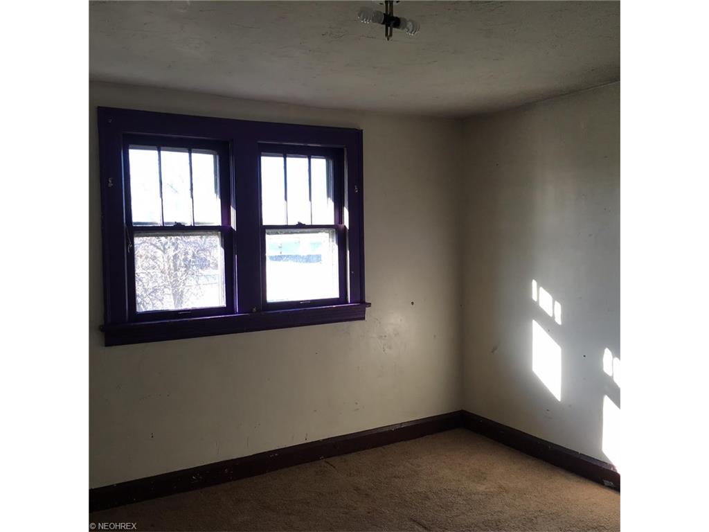 950 E 223rd St, Euclid, OH 44123 photo 5