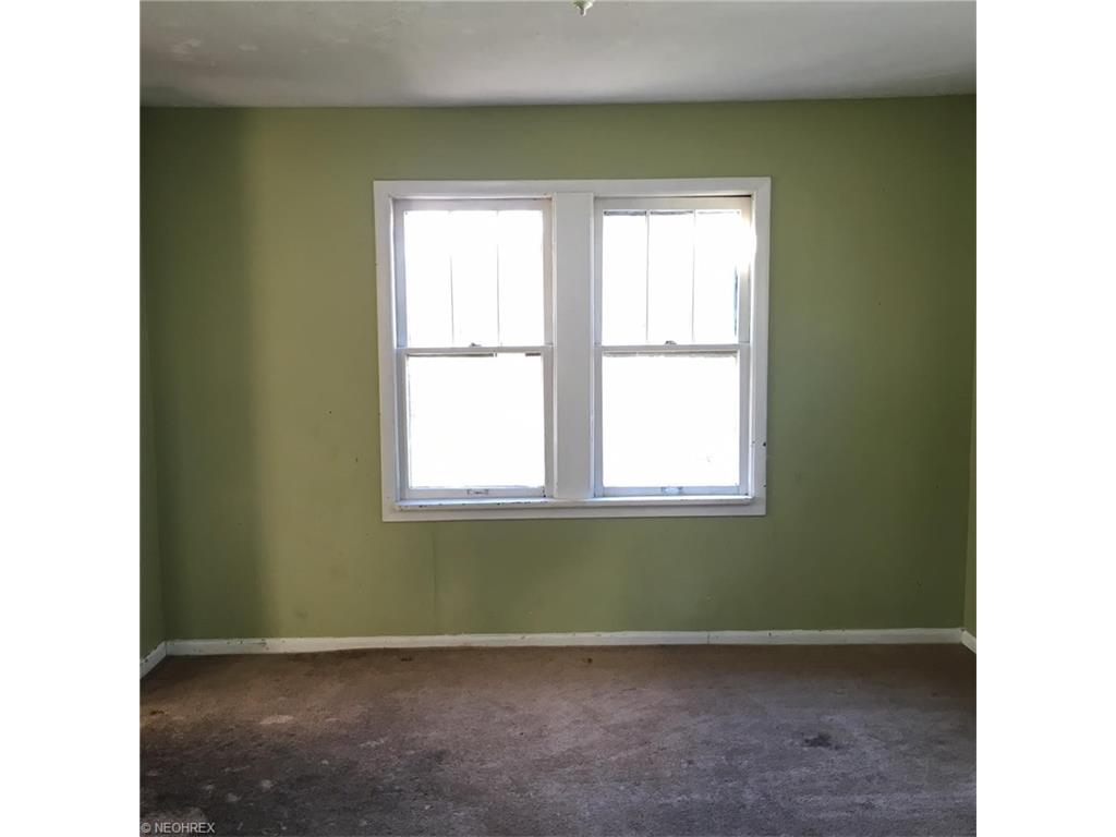 950 E 223rd St, Euclid, OH 44123 photo 7