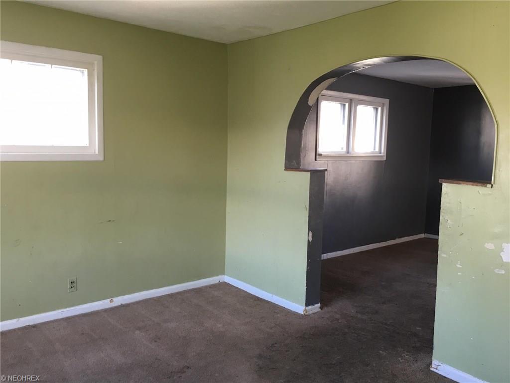 950 E 223rd St, Euclid, OH 44123 photo 4