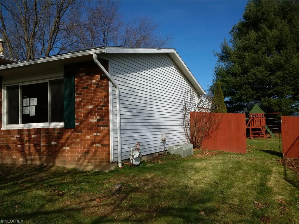 8086 Emerald Ave NE, Canton, OH 44721 photo 3