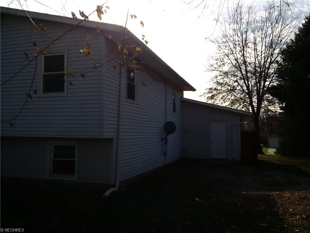 8086 Emerald Ave NE, Canton, OH 44721 photo 4