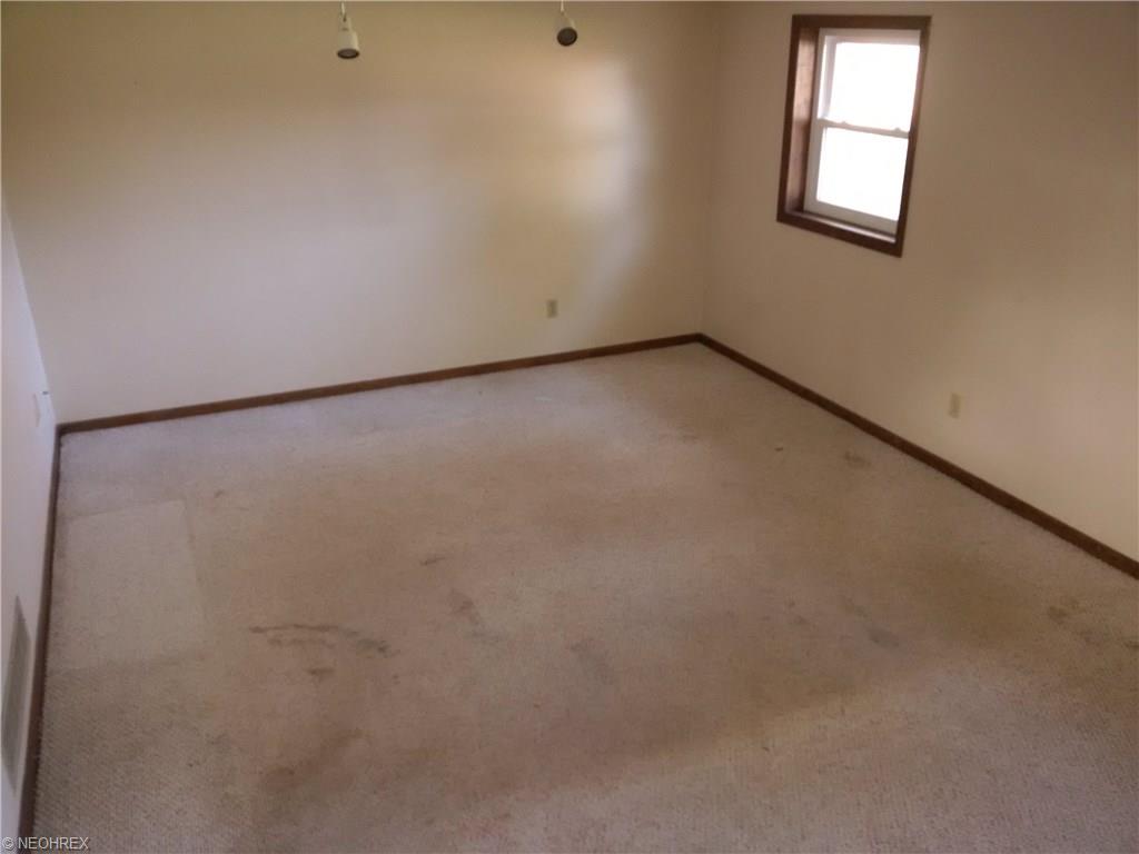 8086 Emerald Ave NE, Canton, OH 44721 photo 14