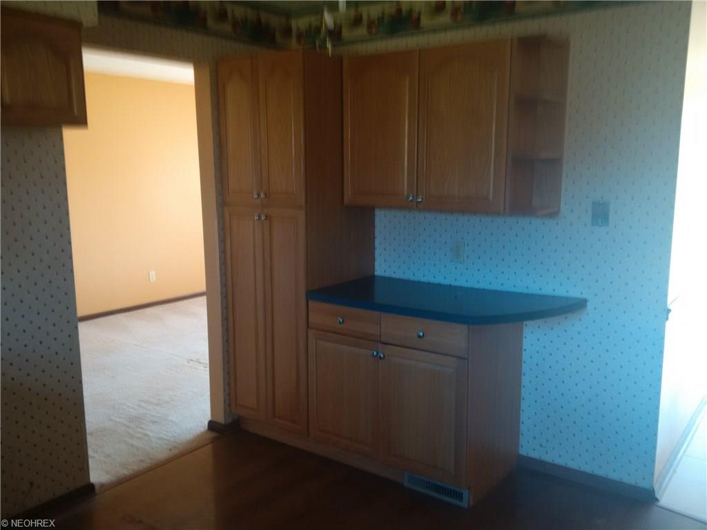8086 Emerald Ave NE, Canton, OH 44721 photo 11