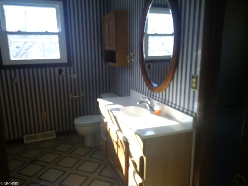 8086 Emerald Ave NE, Canton, OH 44721 photo 19