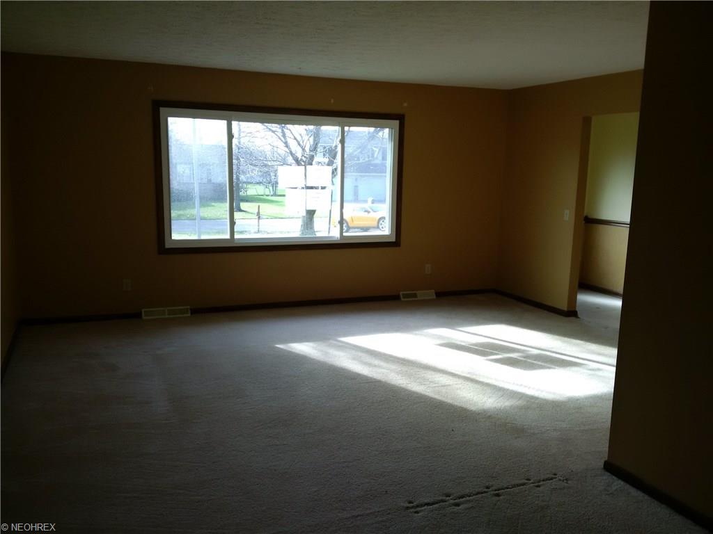 8086 Emerald Ave NE, Canton, OH 44721 photo 13