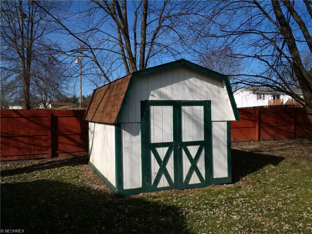 8086 Emerald Ave NE, Canton, OH 44721 photo 6