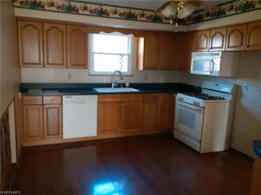 8086 Emerald Ave NE, Canton, OH 44721 photo 10