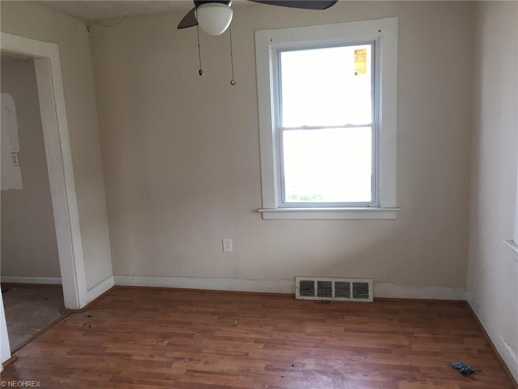 900 E 237th St, Euclid, OH 44123 photo 5