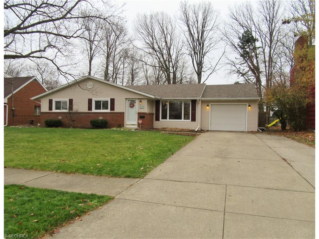 823 Hartford Dr, Elyria, OH 44035 photo 2
