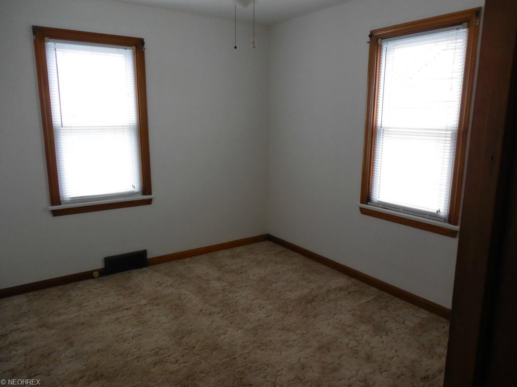 174 Helena Dr, Struthers, OH 44471 photo 6