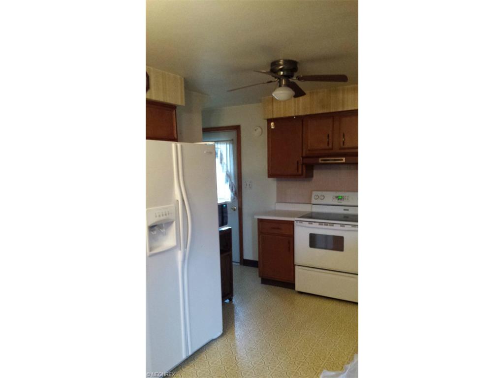 174 Helena Dr, Struthers, OH 44471 photo 8
