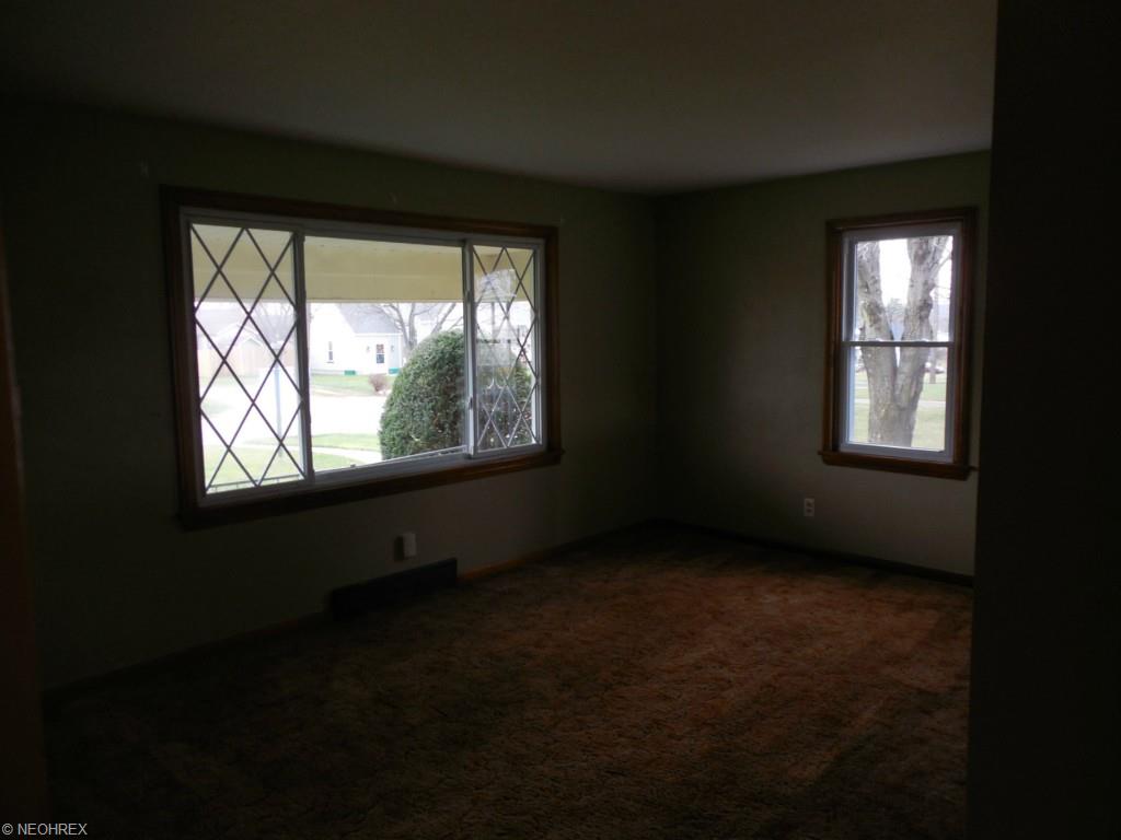 174 Helena Dr, Struthers, OH 44471 photo 10