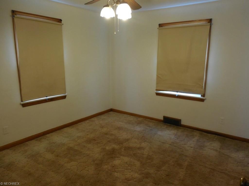 174 Helena Dr, Struthers, OH 44471 photo 5