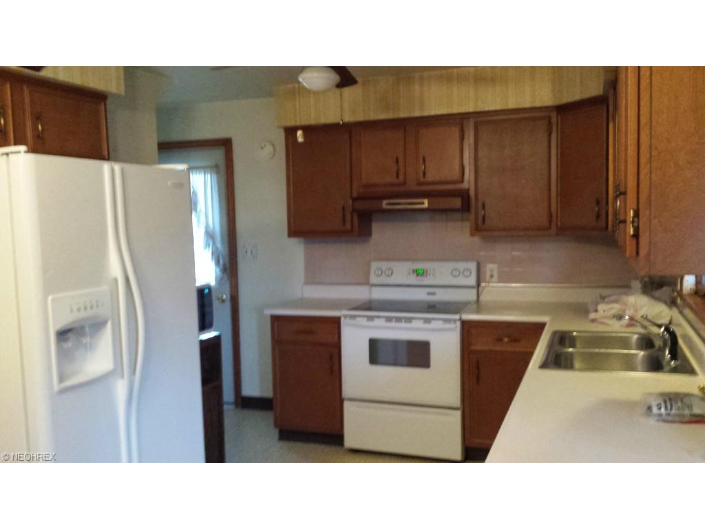 174 Helena Dr, Struthers, OH 44471 photo 9