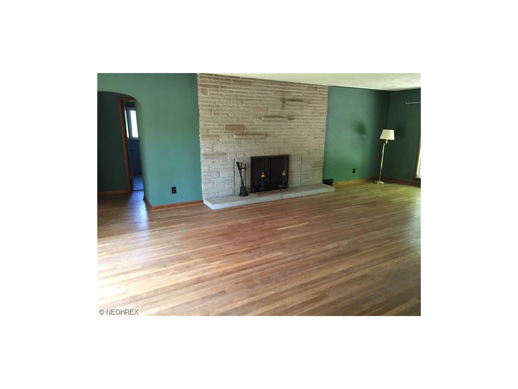 970 Gulf Rd, Elyria, OH 44035 photo 2