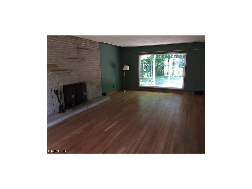 970 Gulf Rd, Elyria, OH 44035 photo 3