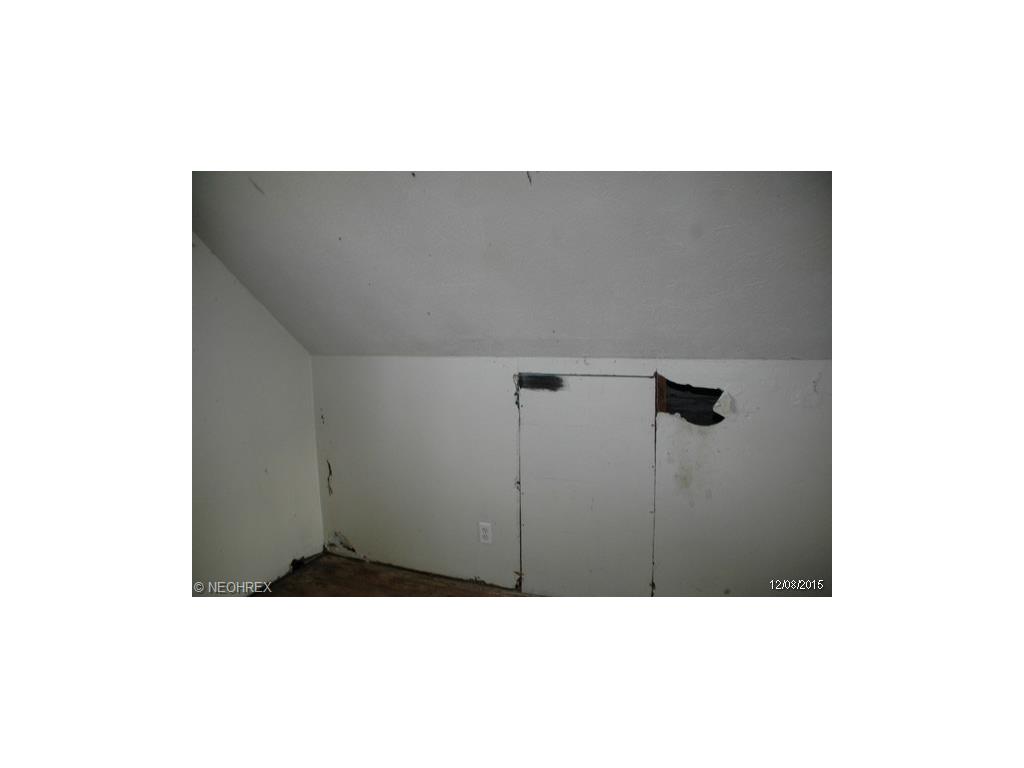 1803 E 298th St, Wickliffe, OH 44092 photo 2
