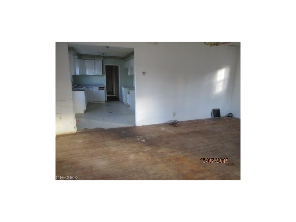 135 Gulf Rd, Elyria, OH 44035 photo 9