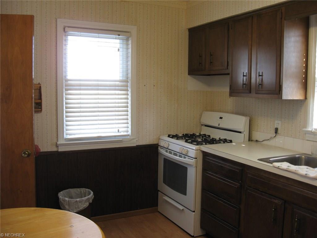 1743 E 36th St, Lorain, OH 44055 photo 4