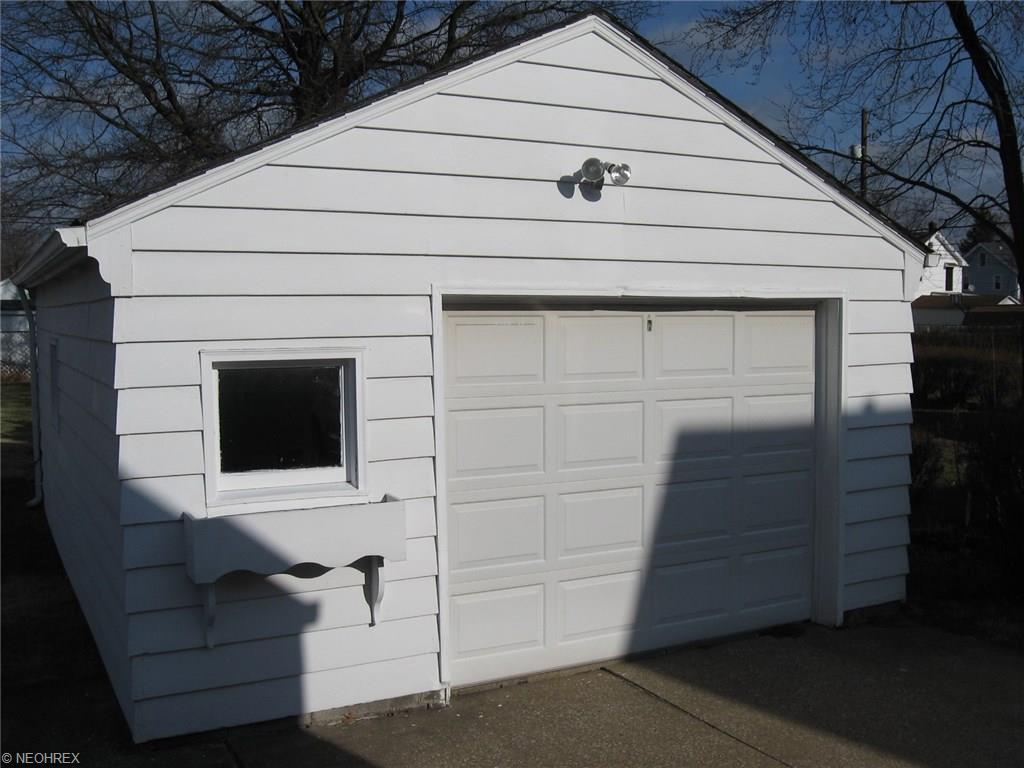 1743 E 36th St, Lorain, OH 44055 photo 3