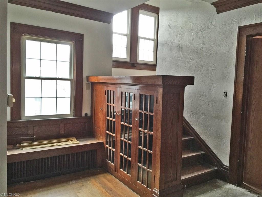 1072 N Howard St, Akron, OH 44310 photo 5