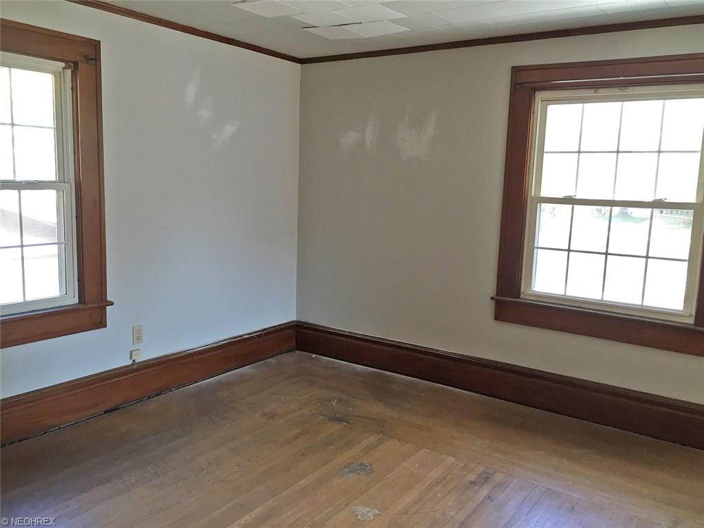 1072 N Howard St, Akron, OH 44310 photo 9
