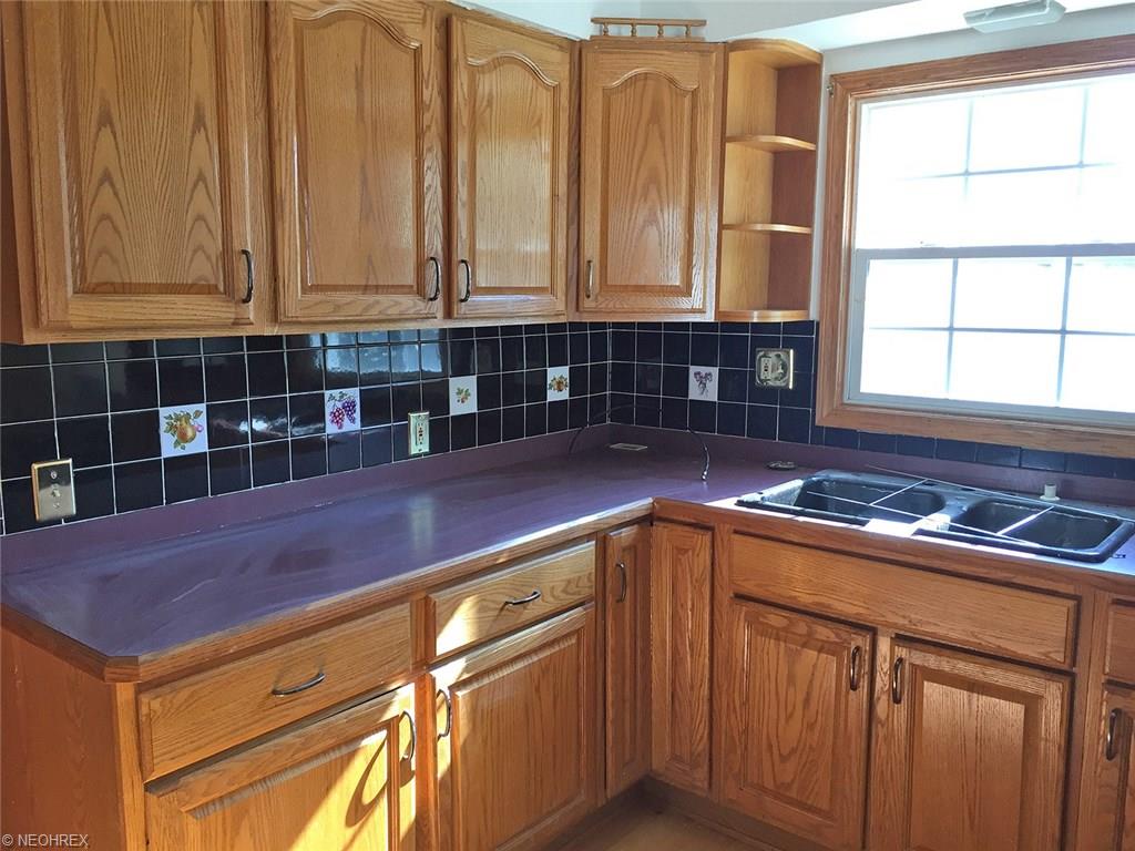 1072 N Howard St, Akron, OH 44310 photo 12