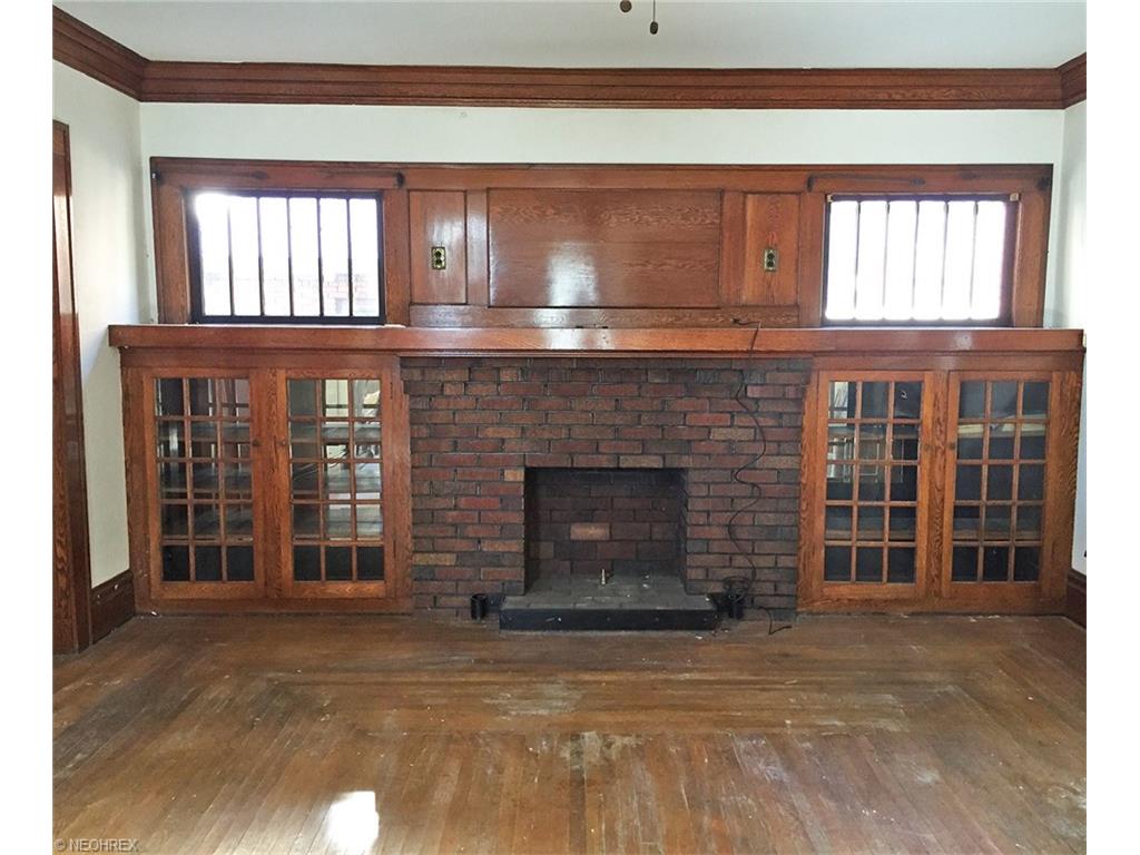 1072 N Howard St, Akron, OH 44310 photo 4