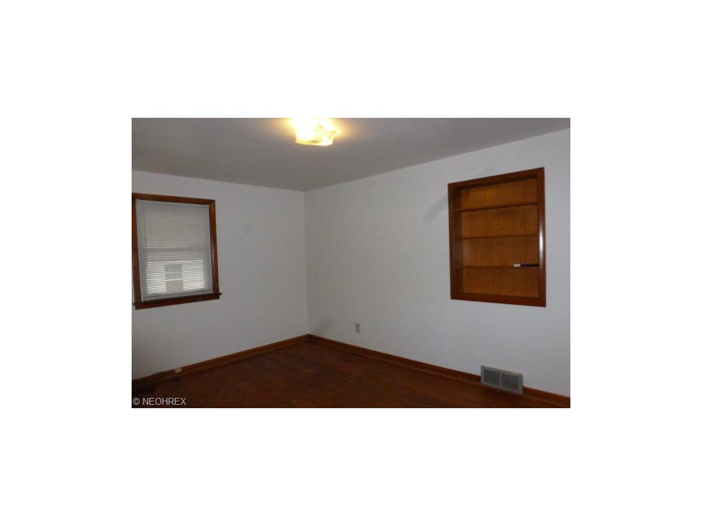 426 W Omar St, Struthers, OH 44471 photo 11