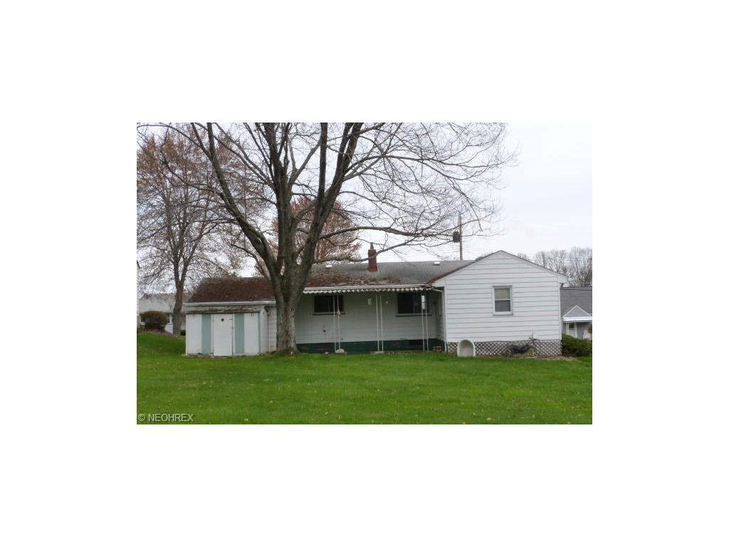 426 W Omar St, Struthers, OH 44471 photo 2