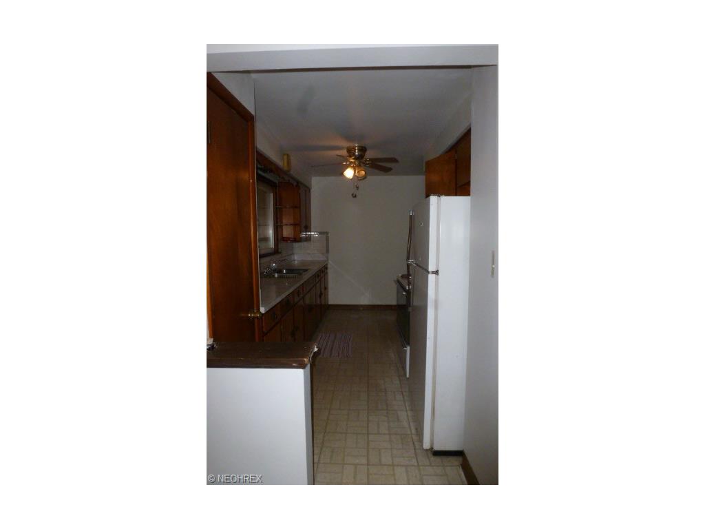 426 W Omar St, Struthers, OH 44471 photo 7