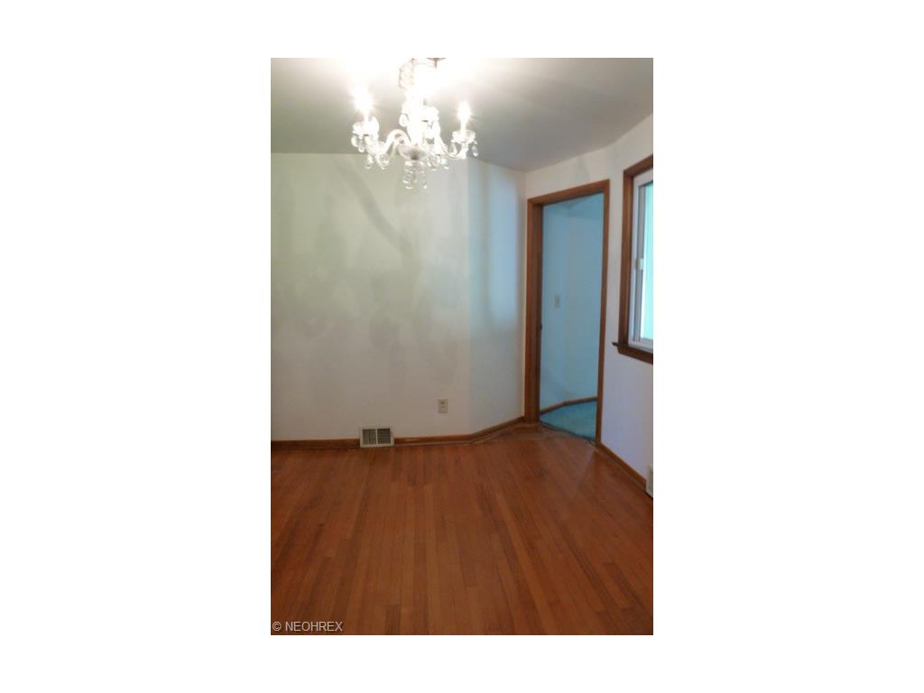 426 W Omar St, Struthers, OH 44471 photo 10