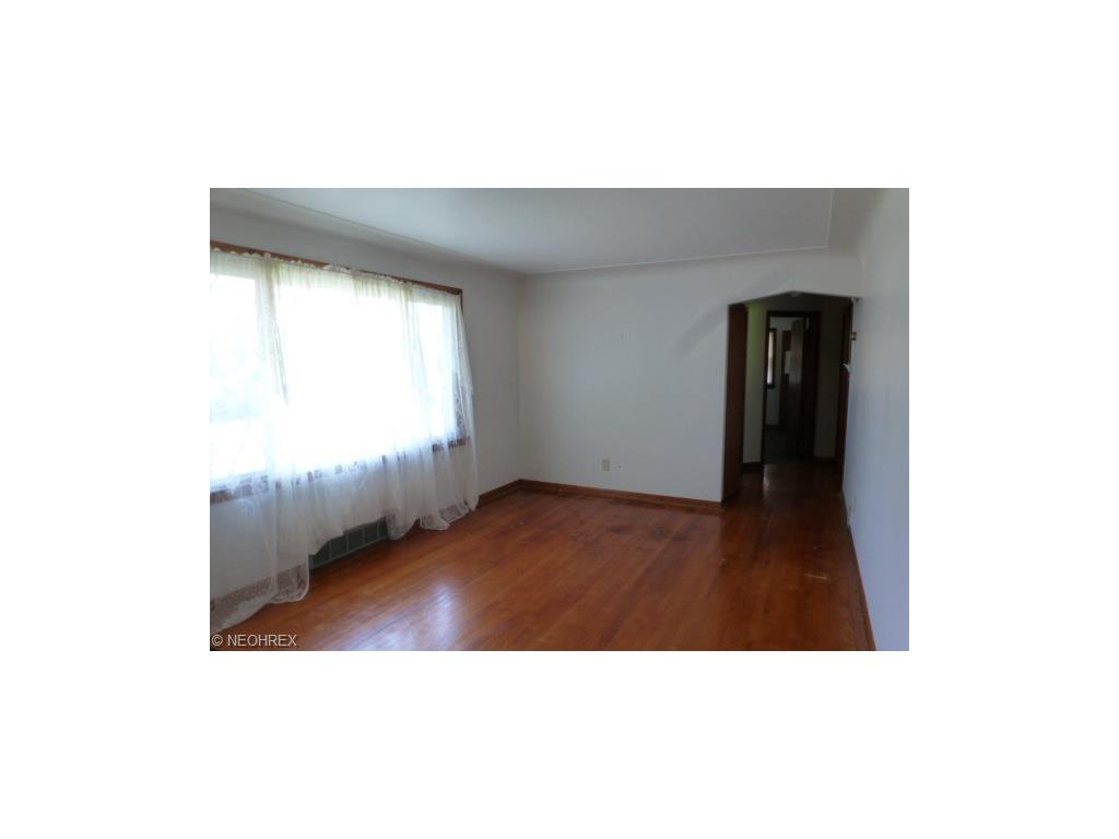 426 W Omar St, Struthers, OH 44471 photo 5